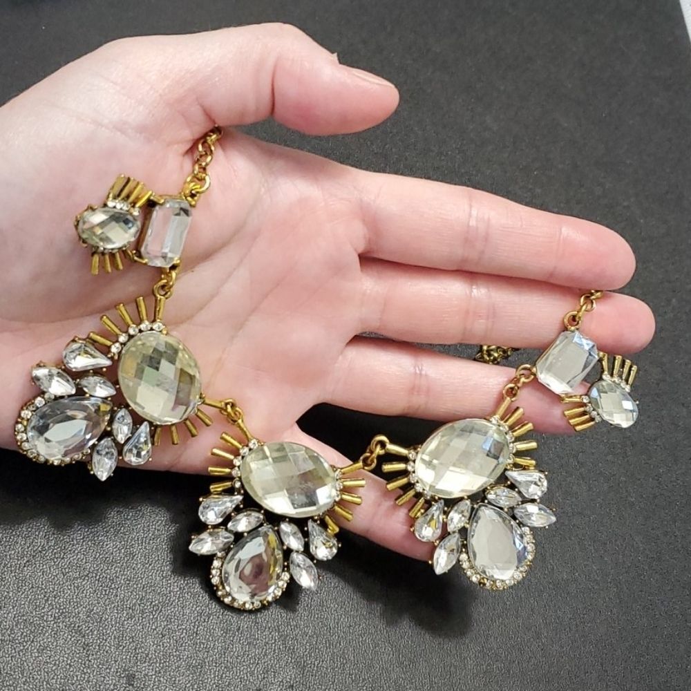 Gold tone rhinestone statement necklace 20-23"